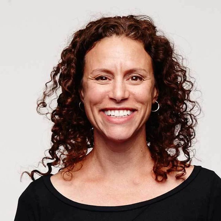 Suzanne Gibbs Headshot